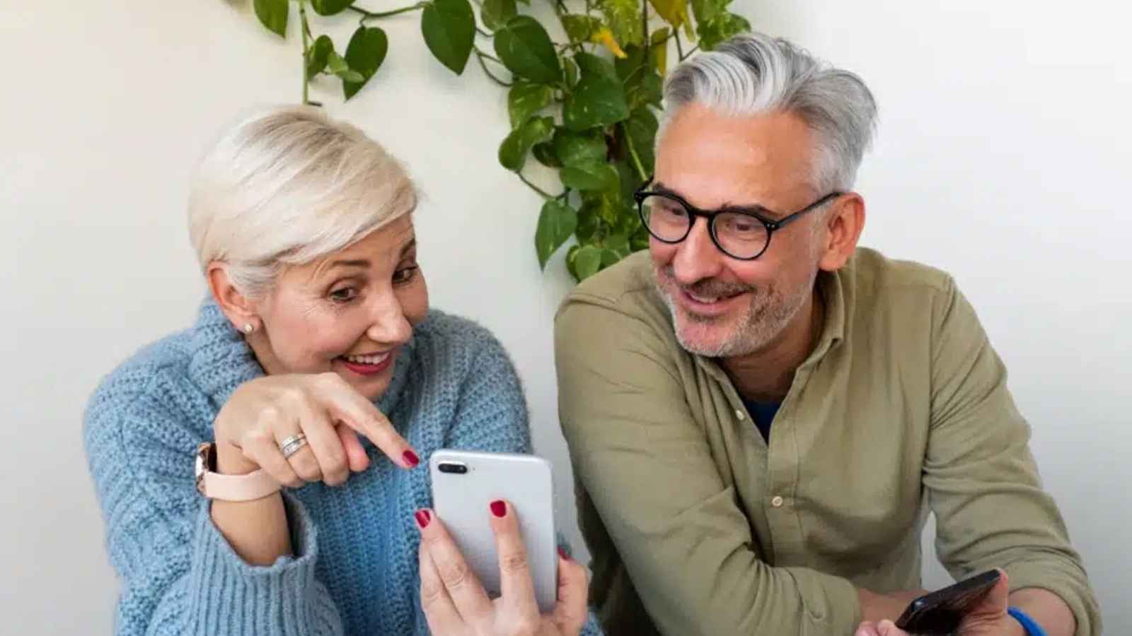 3 نصائح للاستفادة من الهواتف الذكية لمن تزيد أعمارهم على 50 عاماً