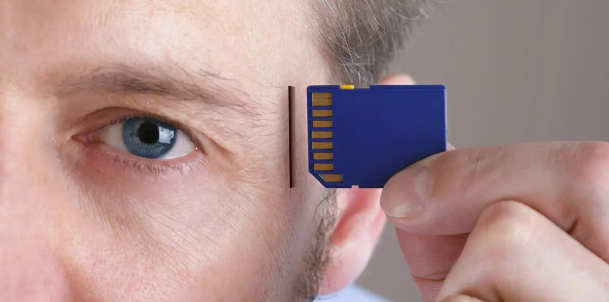 في 2030.. هل سيتحول مخ الإنسان إلى "فلاشة" تضاف لها البيانات؟