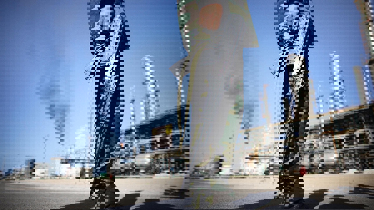 رجال قبائل في ليبيا يغلقون حقلي الشرارة والفيل النفطيين