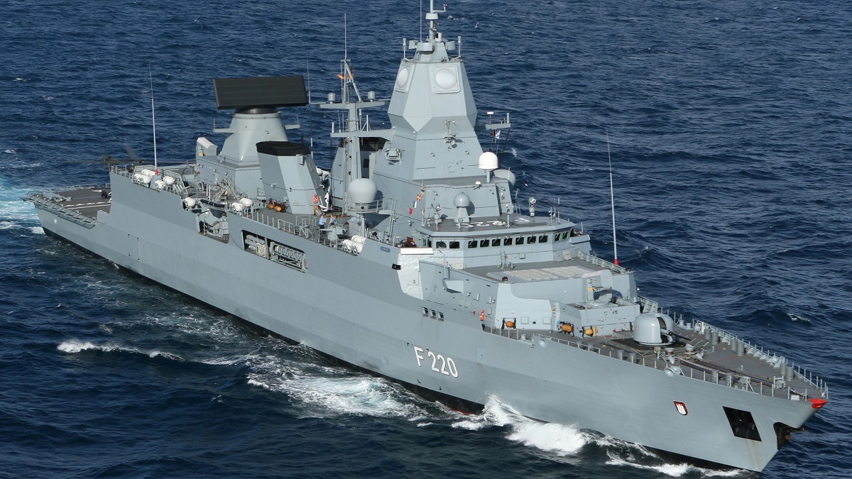 فرقاطة عسكرية تركية تتحرك نحو المياه الإقليمية الليبية