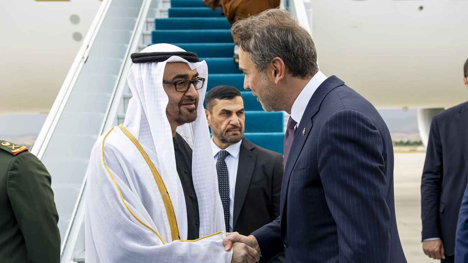 رئيس الإمارات يصل تركيا في "زيارة دولة"