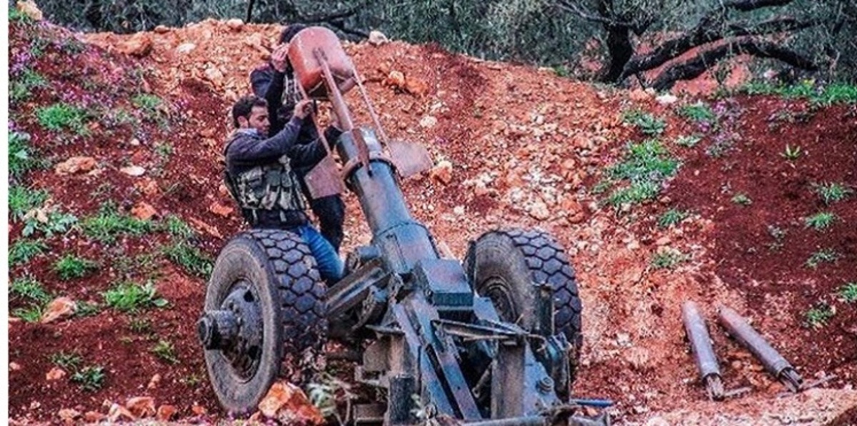 سوريا.. جيش الفتح يقصف بلدتين بريف إدلب بغاز الكلور