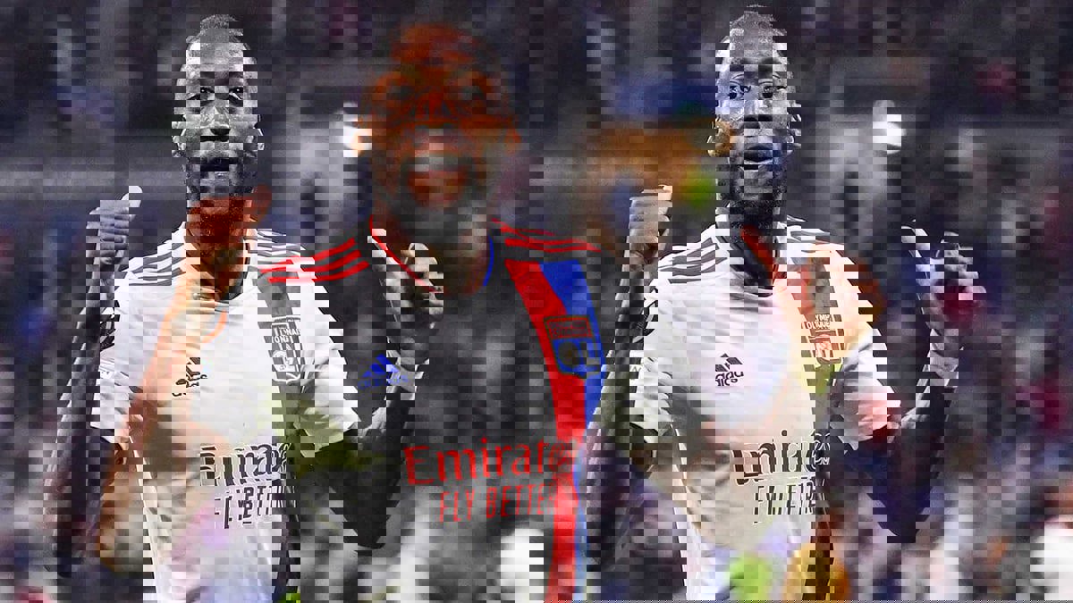 الشباب السعودي يسعى لضم كارل توكو إكامبي لاعب أولمبيك ليون الفرنسي