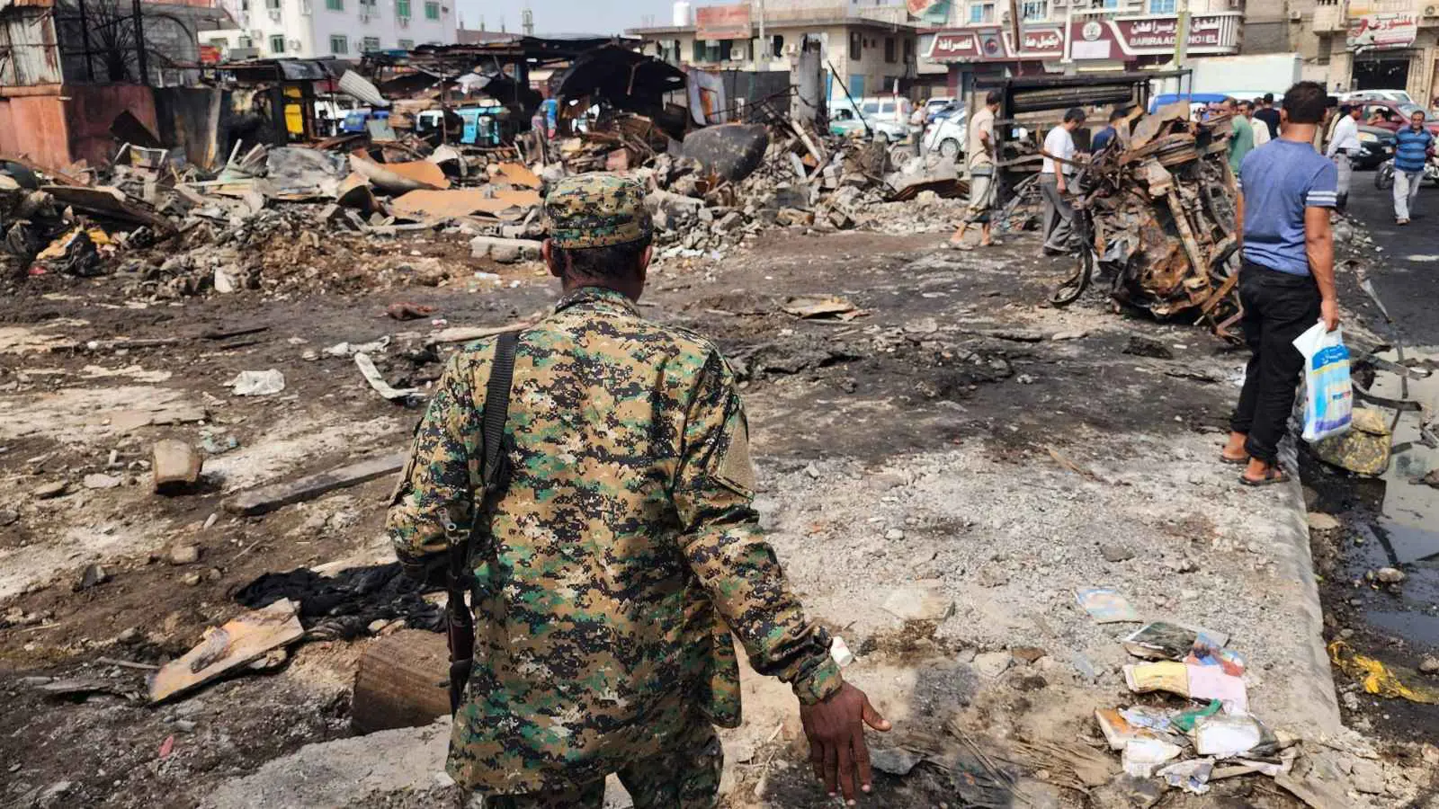 عشرات القتلى والجرحى في انفجار محطات غاز وسط اليمن (فيديو)