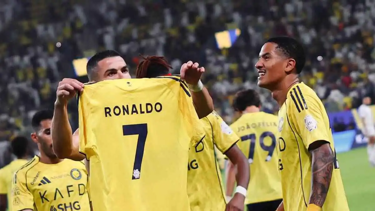 هذا جنون.. كريستيانو رونالدو يفاجئ سبيد (صورة)