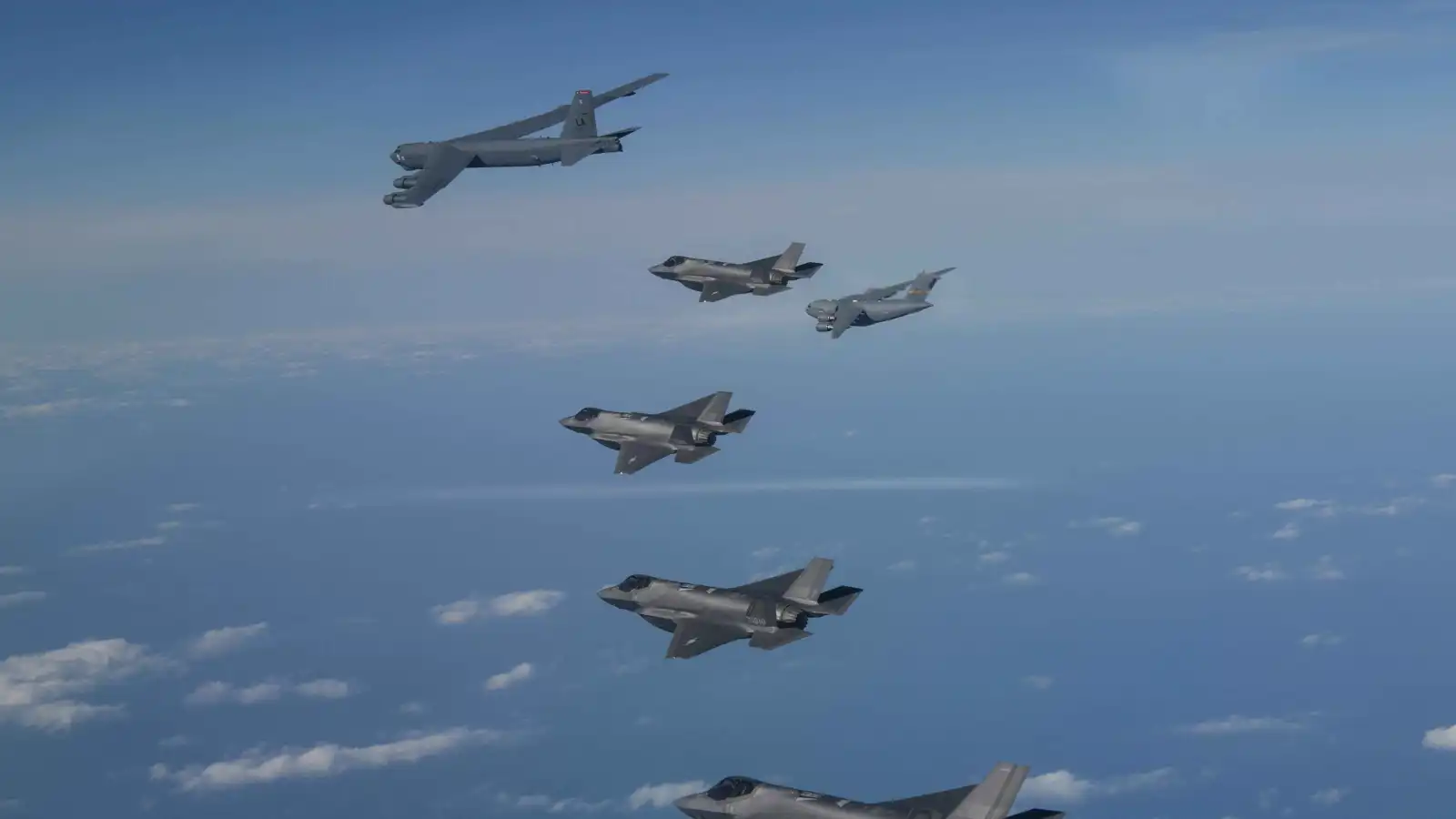 "إف-35" تملأ الشرق الأوسط.. ضغط مزدوج بالتزامن مع قبضة نتنياهو على سلاح الجو