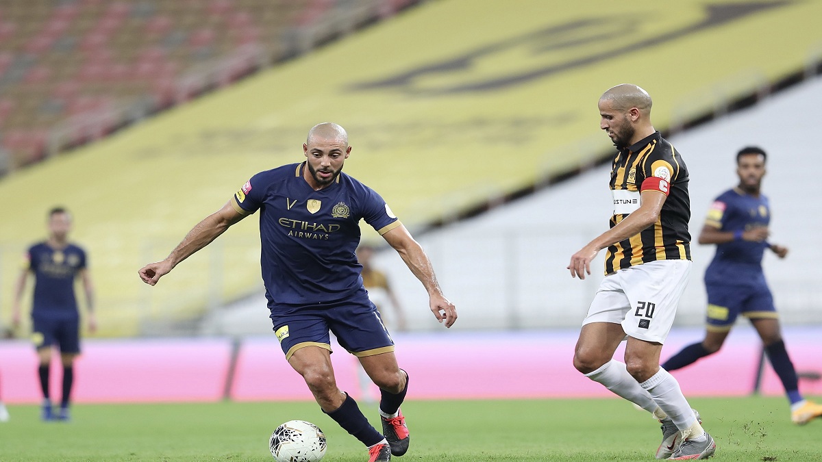 شاهد نورالدين أمرابط يلقي بقميص العالمي بعد خروجه في مباراة النصر والاتحاد
