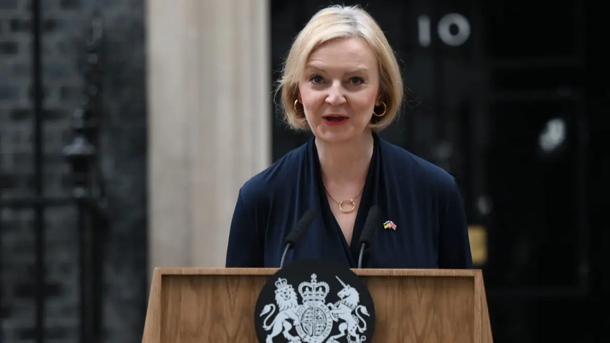 بريطانيا تشرع في حملة لاختيار رئيس للحكومة بعد استقالة ليز تراس

