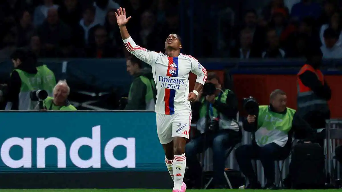 "سلبوه البهجة".. والد إندريك يهاجم ريال مدريد