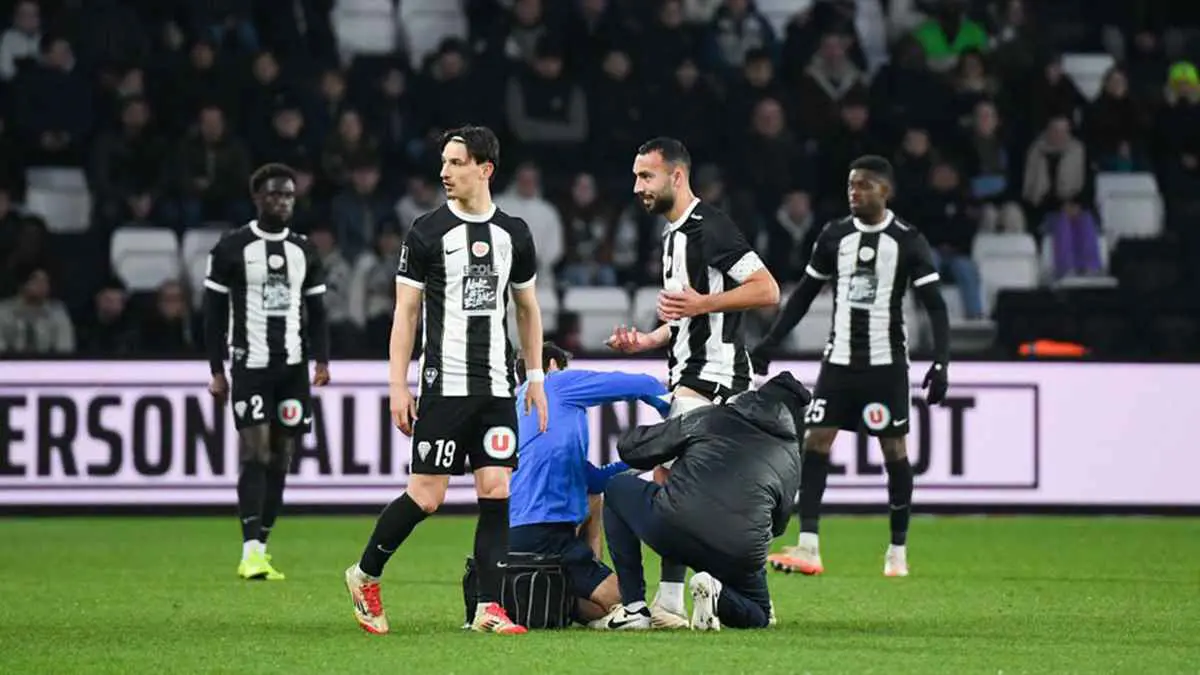 اتهامات للاعب جزائري بادعاء الإصابة بسبب "كسر الصيام"