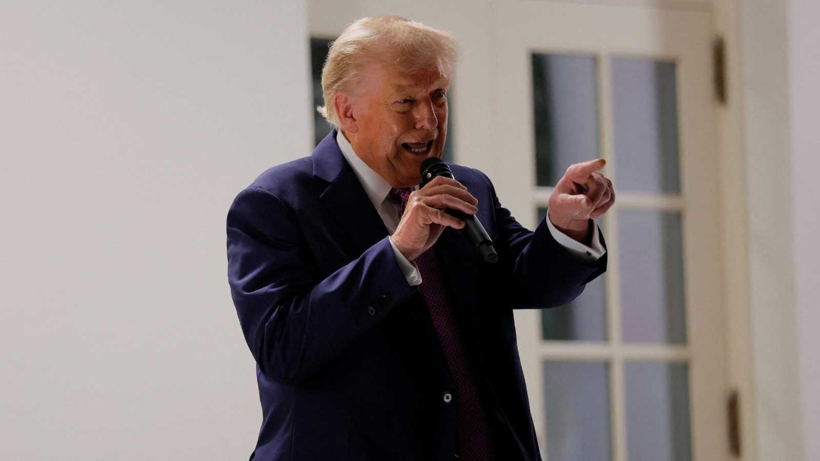 ترامب يوقع أمراً تنفيذياً بشأن تعديل نطاق الرسوم الجمركية المضادة