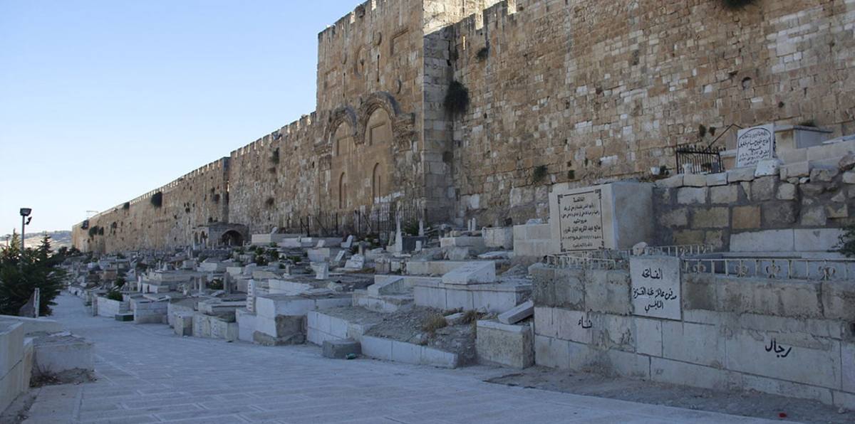 الاحتلال يعتدي على مقبرة باب الرحمة الإسلامية في القدس