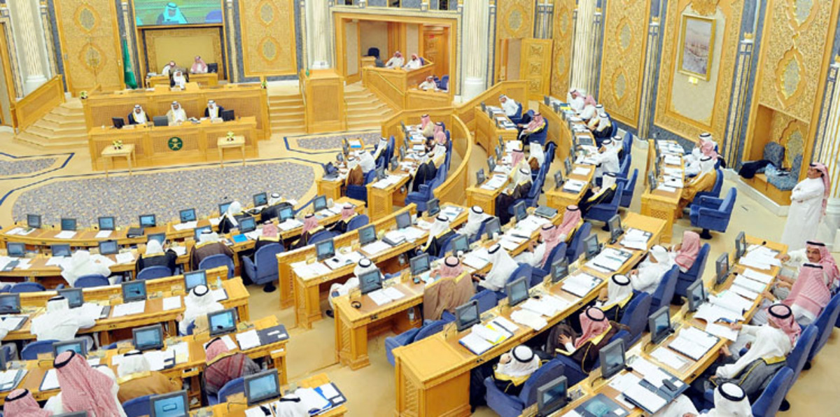 مجلس الشورى السعودي يبحث مقترحًا بفرض رسوم على تحويلات الوافدين