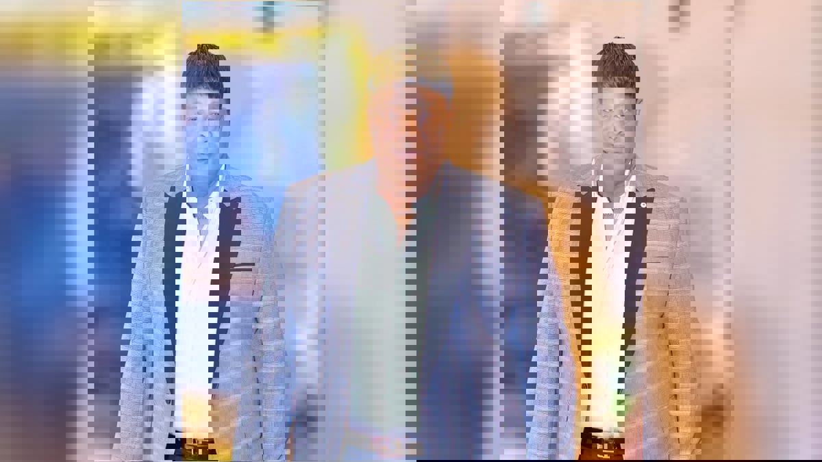 الفنان عبدالباسط حمودة يكشف حقيقة زواجه من نبيلة عبيد