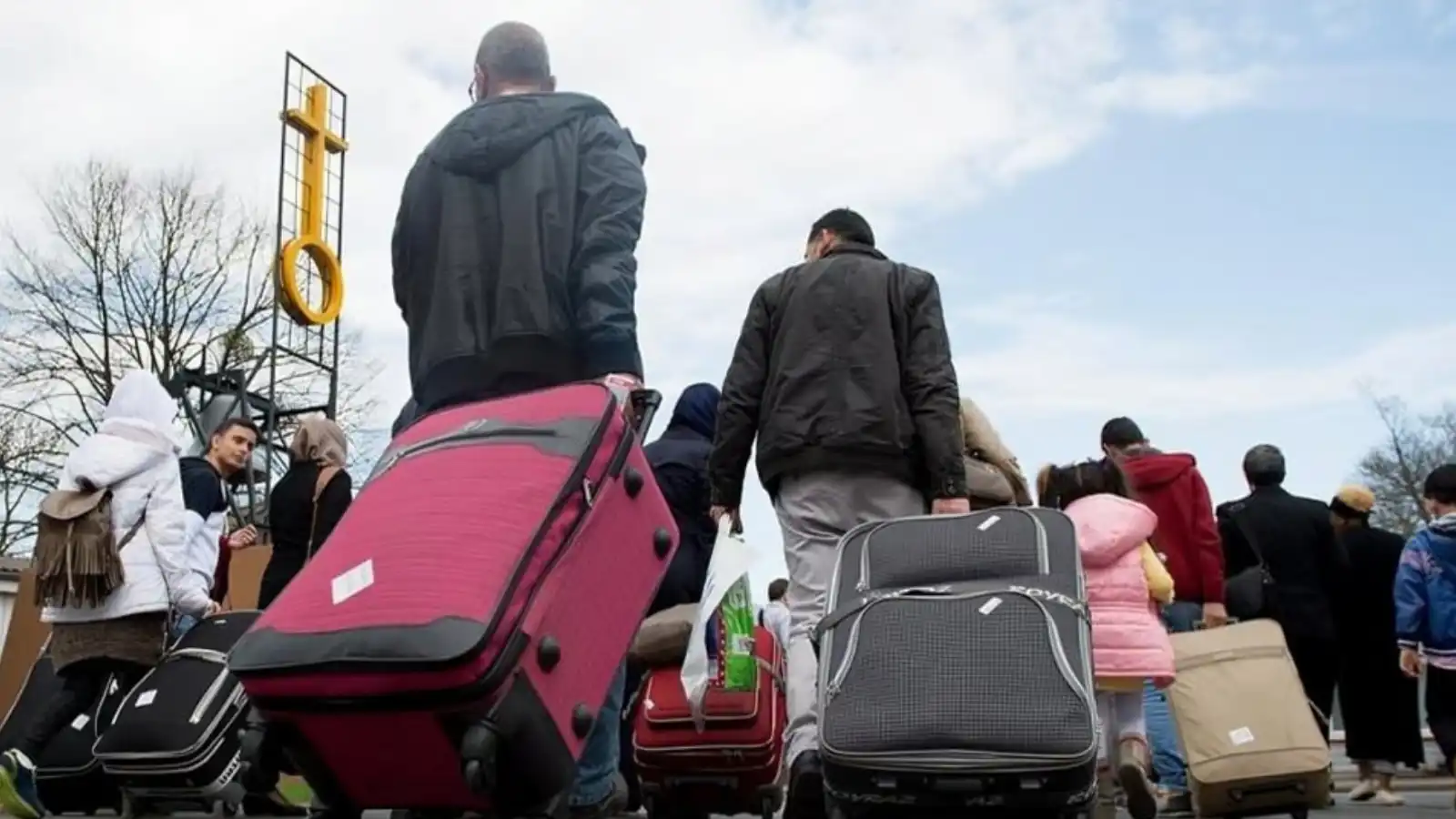 إدارة ترامب تقرر ترحيل العشرات إلى إيران وسط القمع المتصاعد للمحتجين