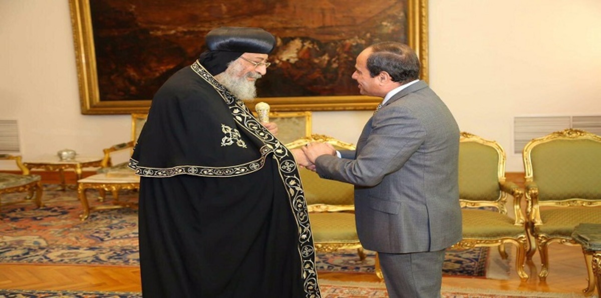 السيسي يسعى لاحتواء غضب الأقباط في اجتماع مع البابا تواضروس