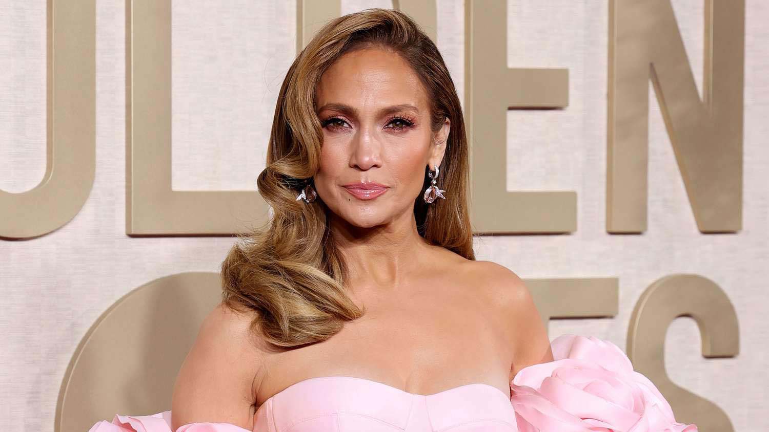 صرصور "ضخم" يفاجئ جينيفر لوبيز  على خشبة المسرح (فيديو)