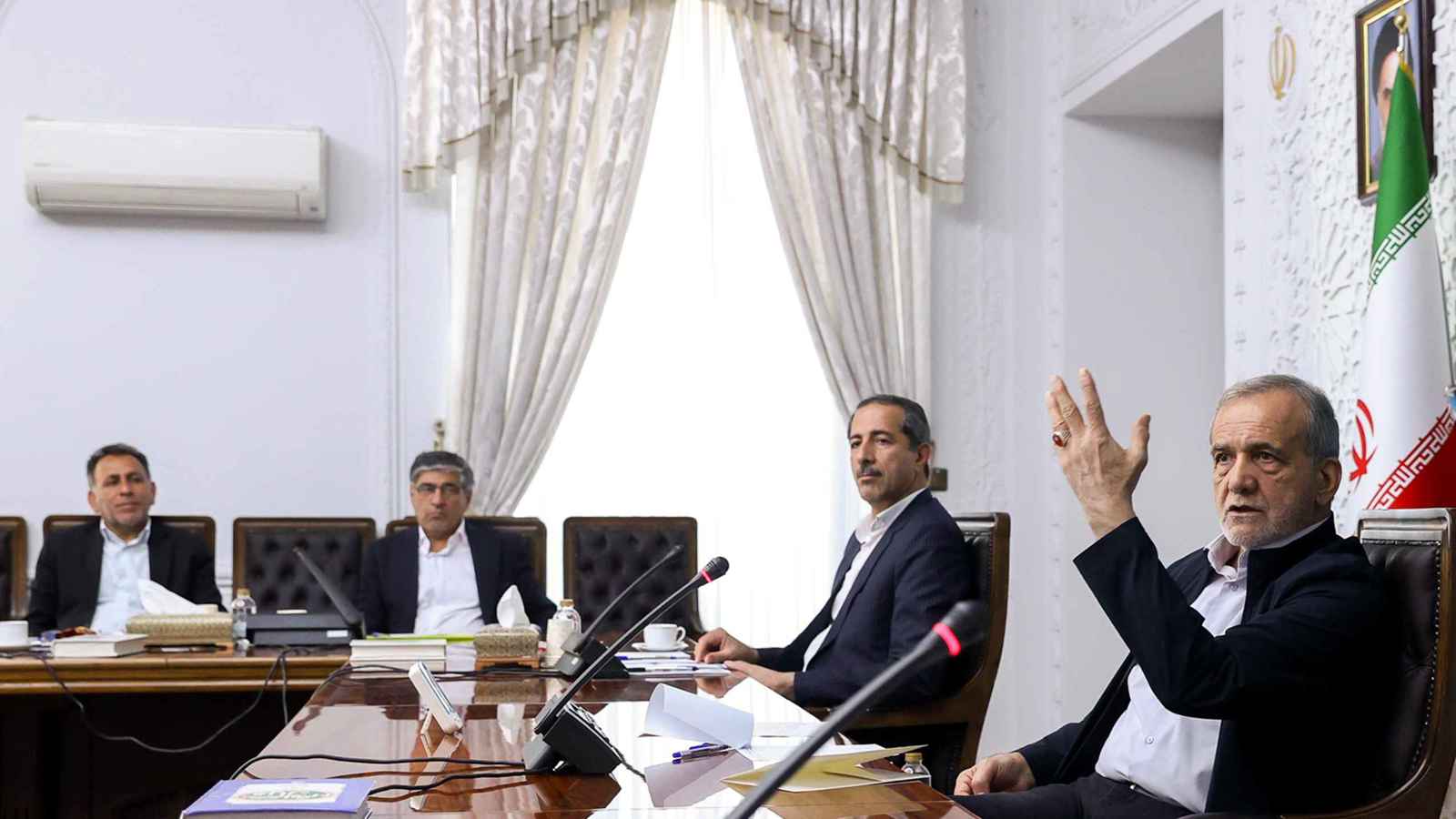 "لا متفائلين ولا متشائمين".. بزشكيان يعلق على المفاوضات مع واشنطن