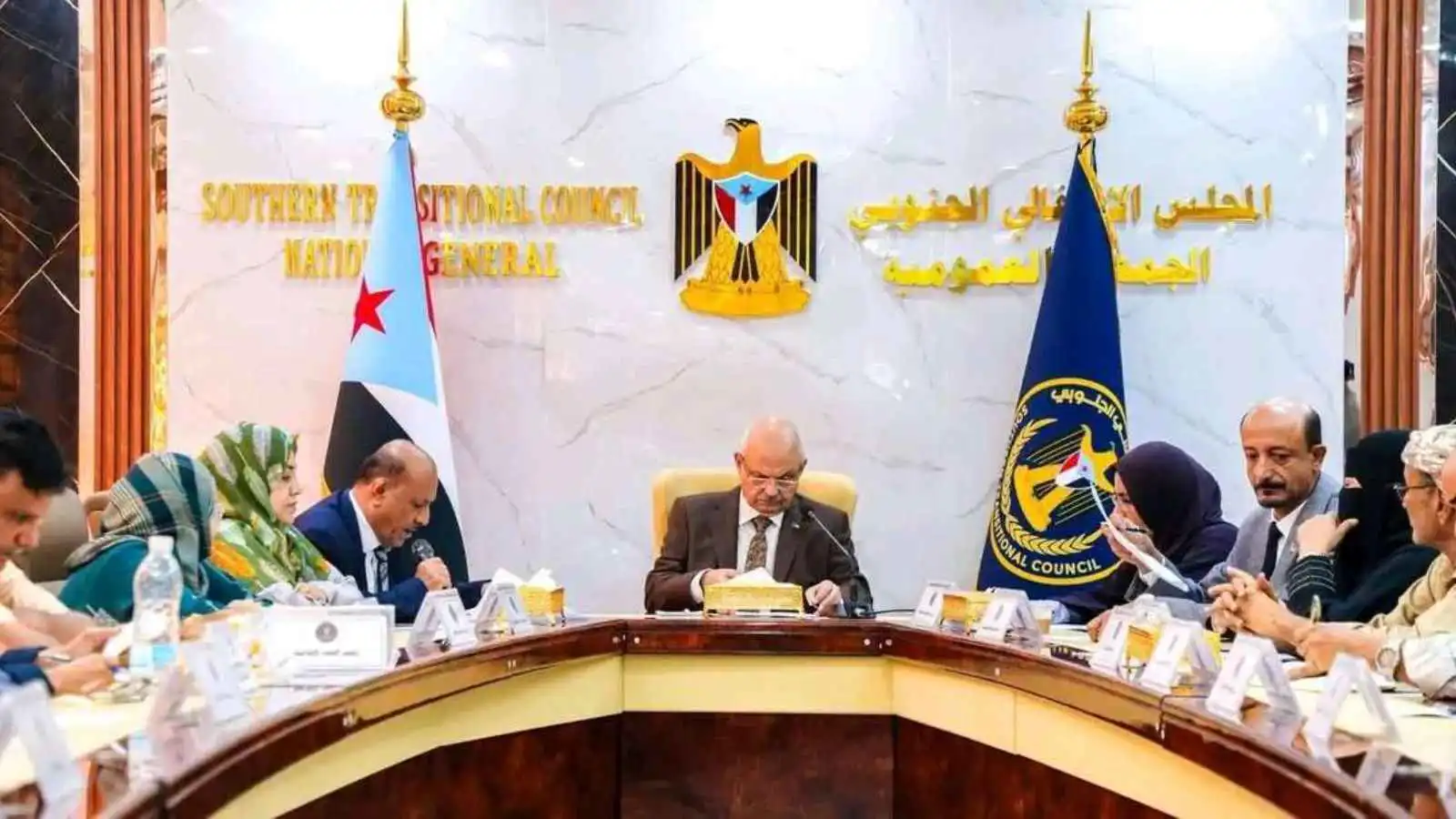 "الانتقالي الجنوبي": العليمي و"الإخوان" مسؤولان عن أحداث المكلا وتداعياتها