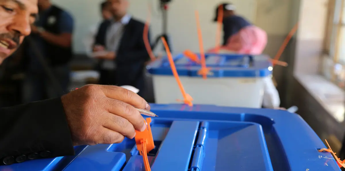 العراق يعلن حظر التجول وإعادة فرز الأصوات في كركوك