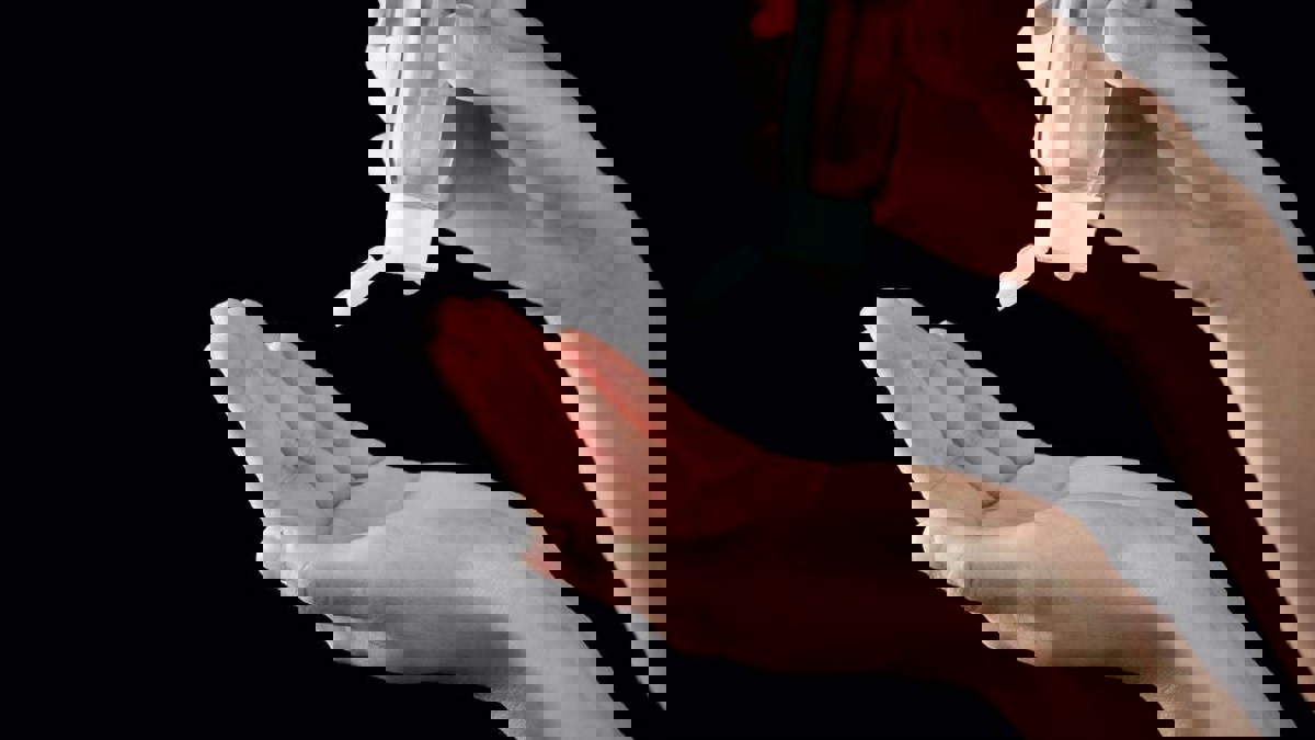 السعودية تحذر من معقم لليدين يحتوي نسبة عالية من الميثانول