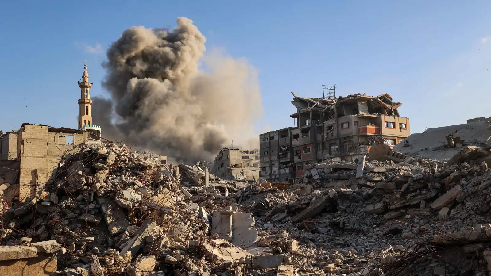 خلال ساعات.. الجيش الإسرائيلي يشن 120 غارة على غزة