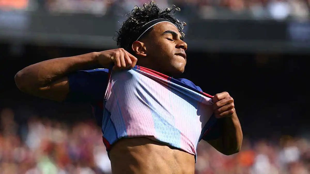 خلع القميص للاحتفال.. لامين يامال يسجل هدفا خرافيا في تدريب برشلونة (فيديو)