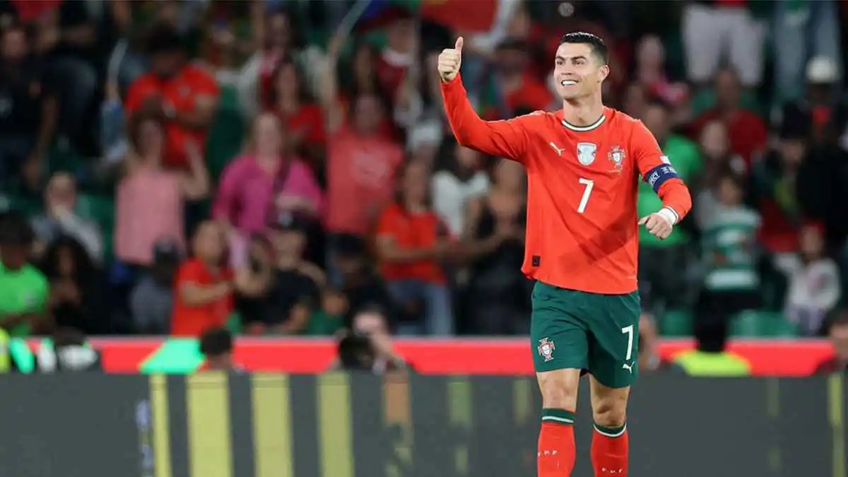 من اللاعب الذي قاطع كريستيانو رونالدو  مجموعة "واتساب" بسببه؟