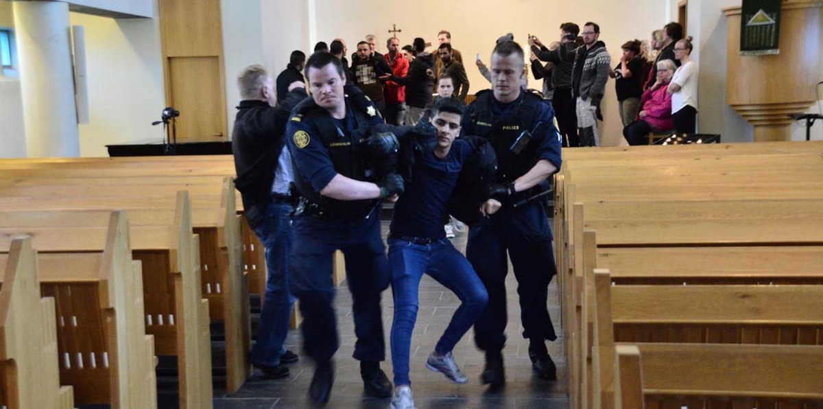 اللجوء للكنائس وسيلة اللاجئين بألمانيا لتفادي الترحيل