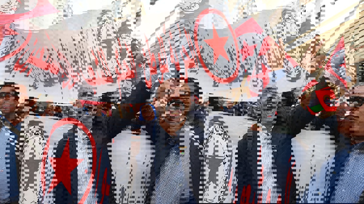 اتحاد "الشغل" التونسي محذرًا حكومة الشاهد: "الوضع في البلاد خطير"