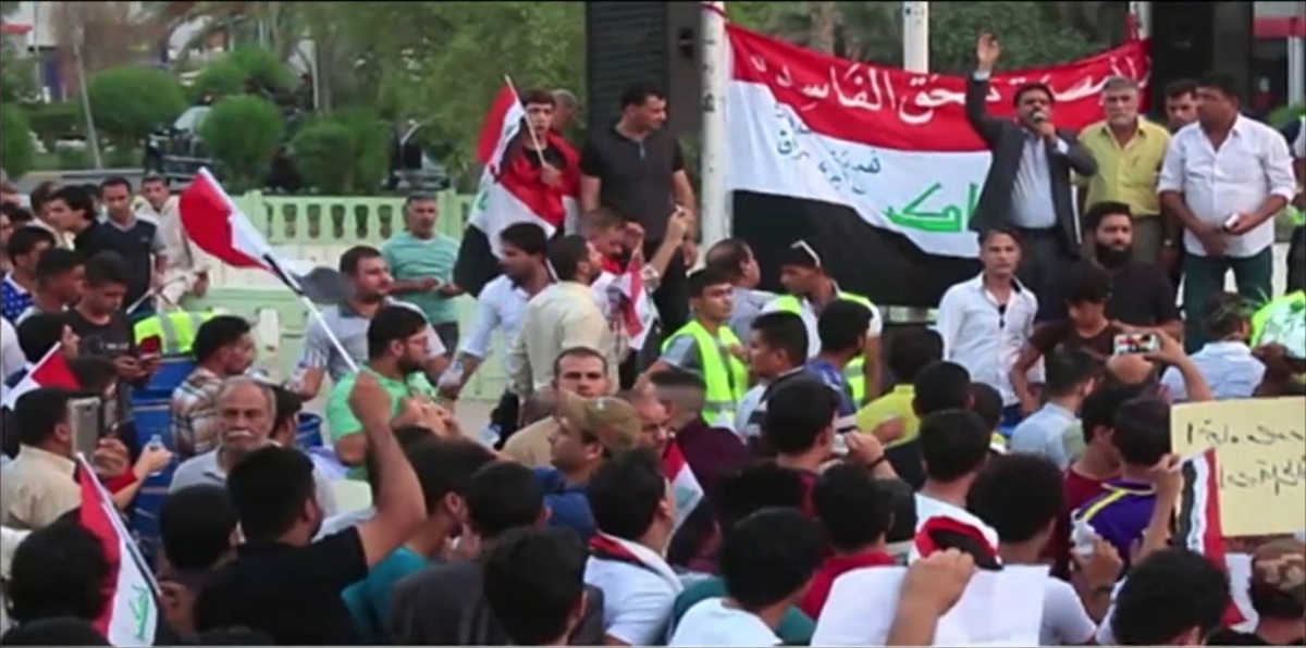 محاولة اقتحام مبنى محافظة البصرة‎ والعبادي يفشل في احتواء الاحتجاجات