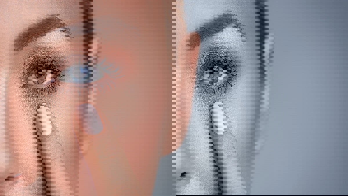 التهاب جلد الجفن.. مشكلة شائعة إليك أسبابها وعلاجها