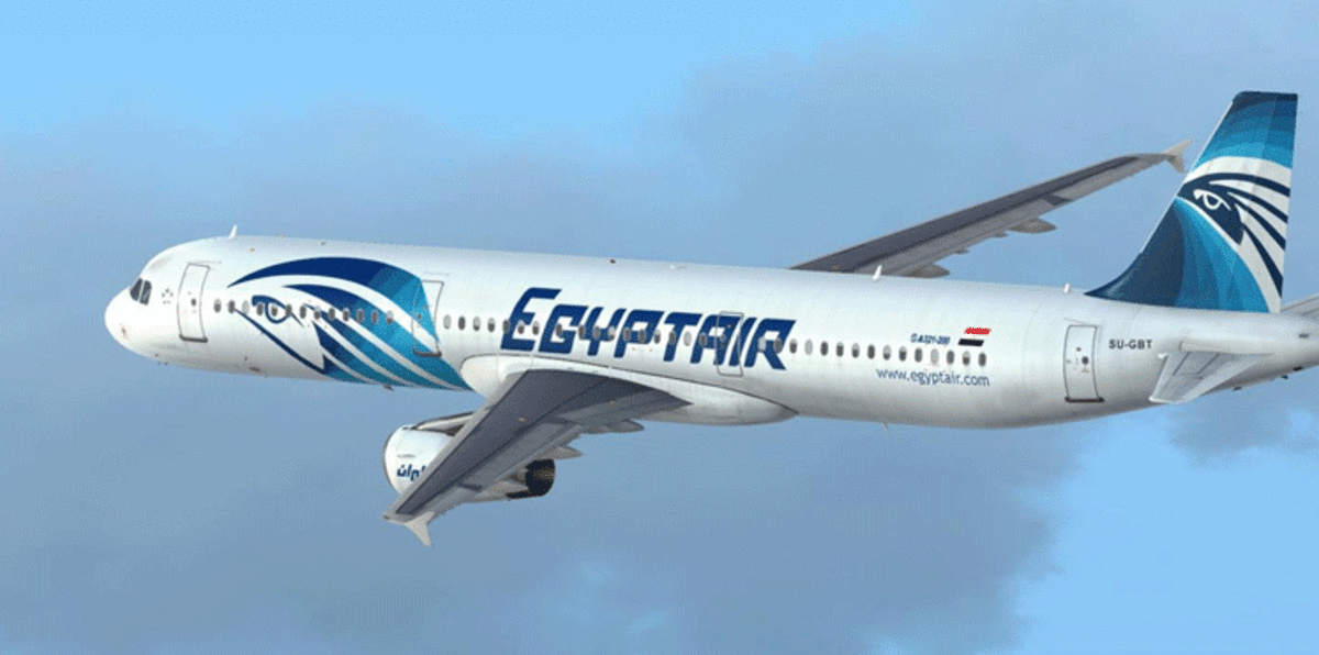 شاهد.. أول فيديو لحطام الطائرة المصرية