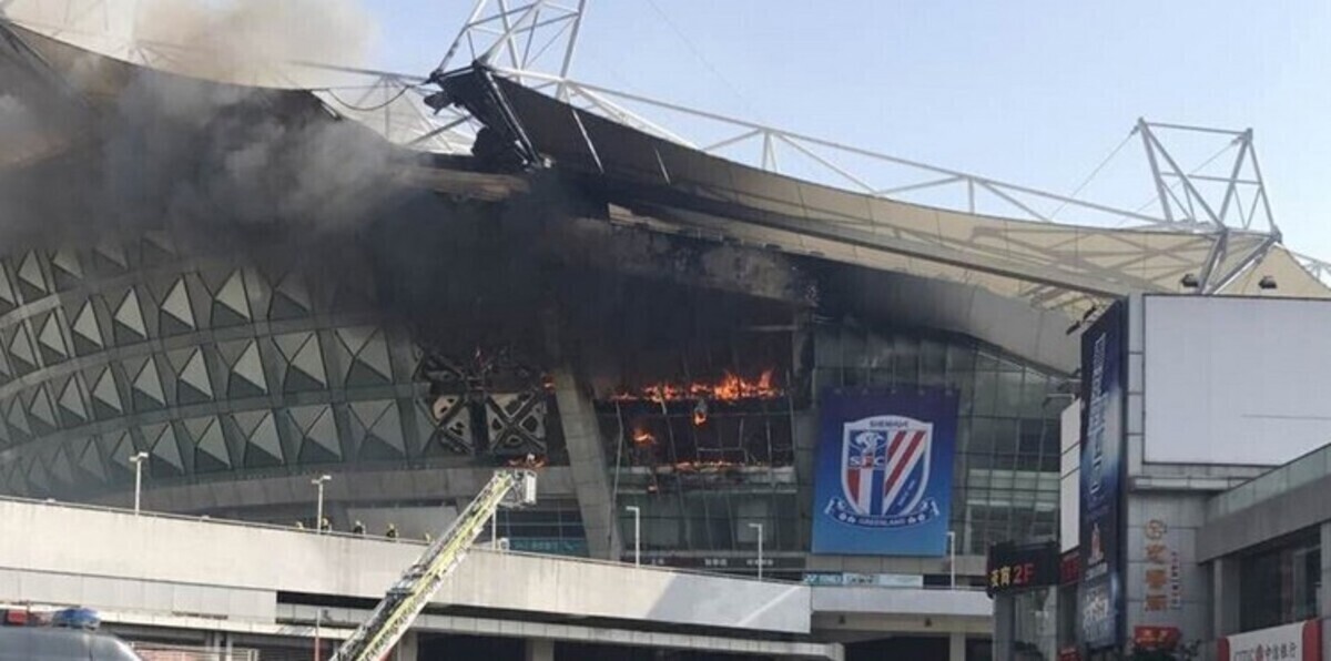 اشتعال النيران في استاد شنغهاي شينهوا (فيديو)