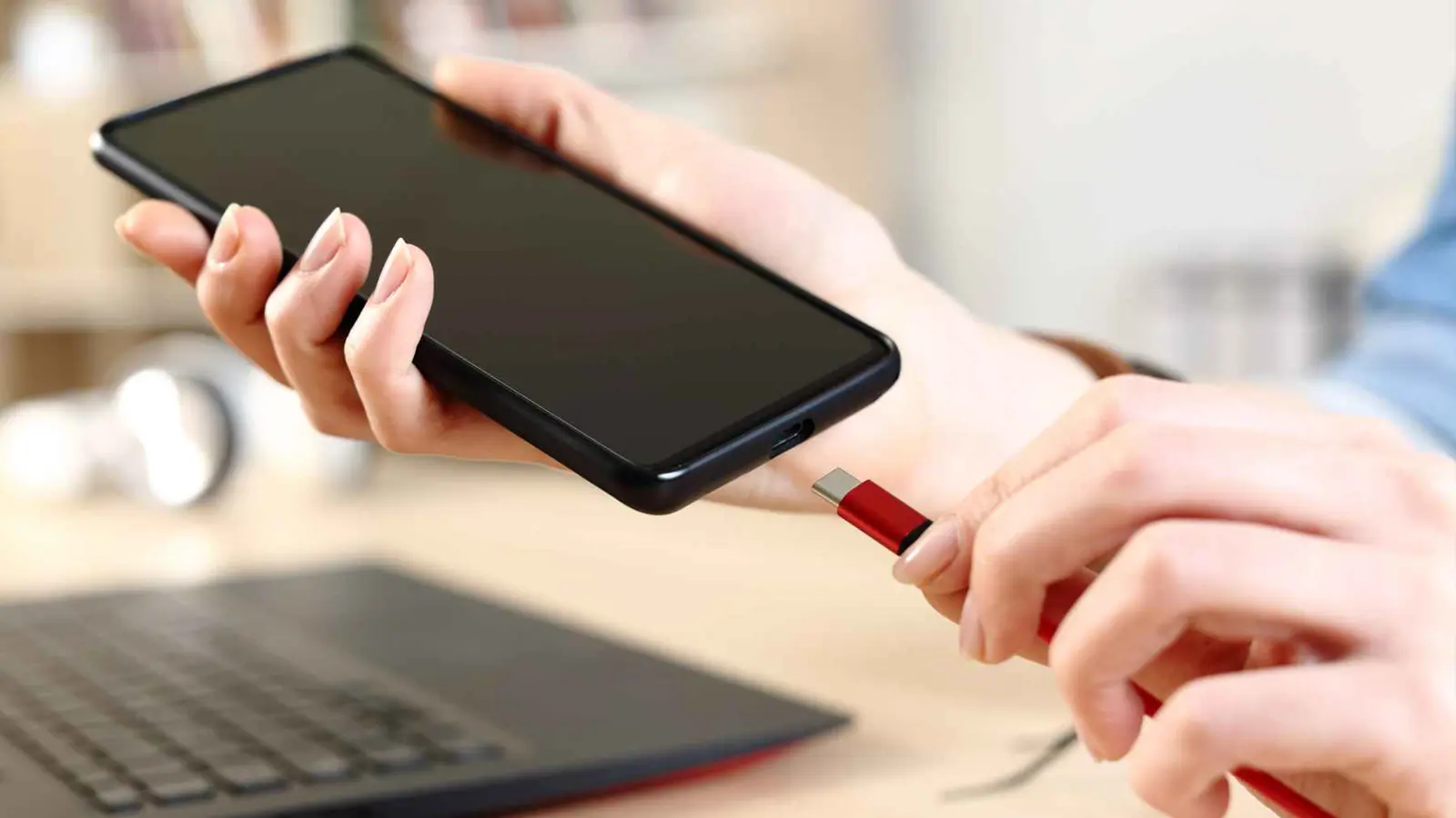 خطر قد يتلف البطارية.. لا تشحن هاتفك إلى 100%