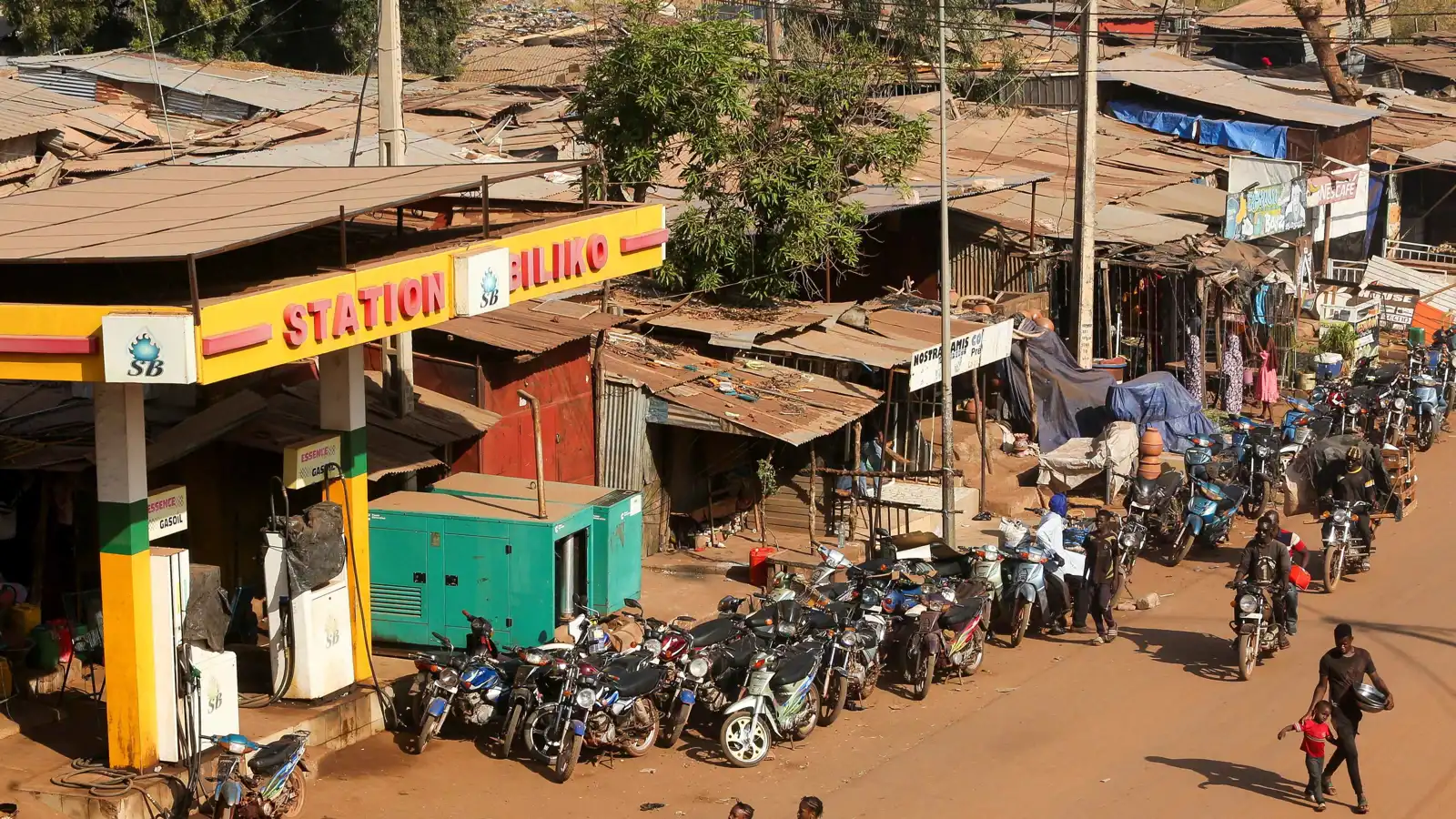 "تأثير الدومينو".. حصار المتشددين يشل جميع القطاعات في مالي (فيديو)