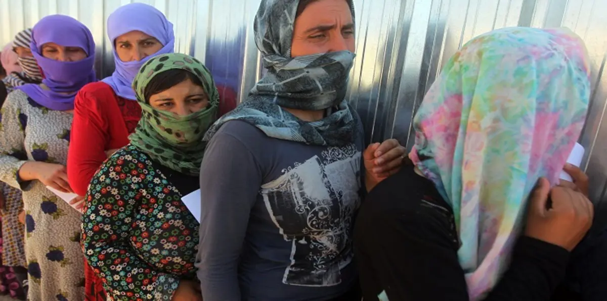 صحيفة بريطانية: داعش يبيع عشرات "السبايا" في السعودية بالمزاد العلني (صورة)