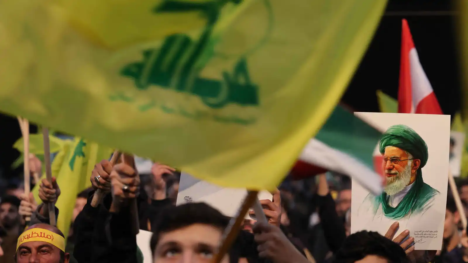 "يديعوت أحرونوت": إيران تضغط على حزب الله لدخول الحرب المحتملة