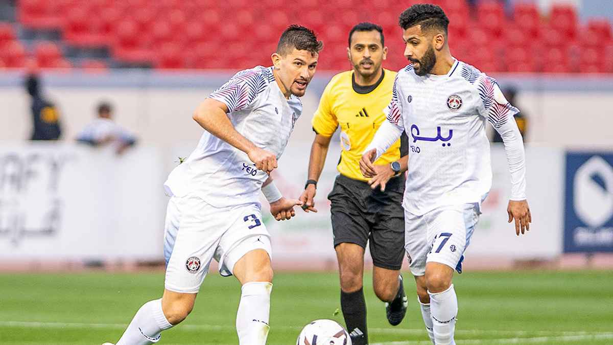 بعد ضرب الحكم.. إعلان عقوبة حارس الجبلين السعودي