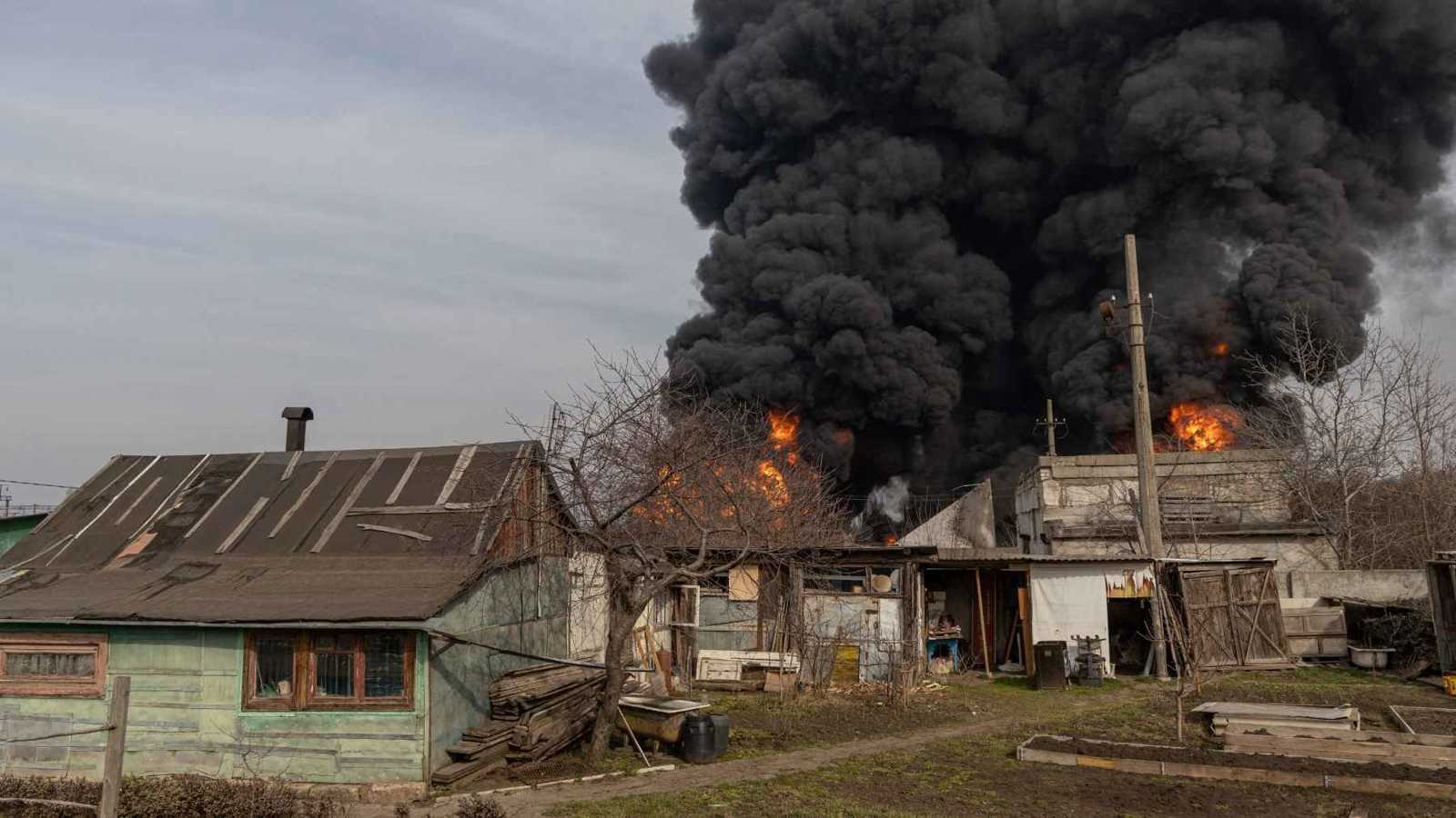 هجوم روسي يشعل النيران بمنشأة طاقة في أوديسا الأوكرانية