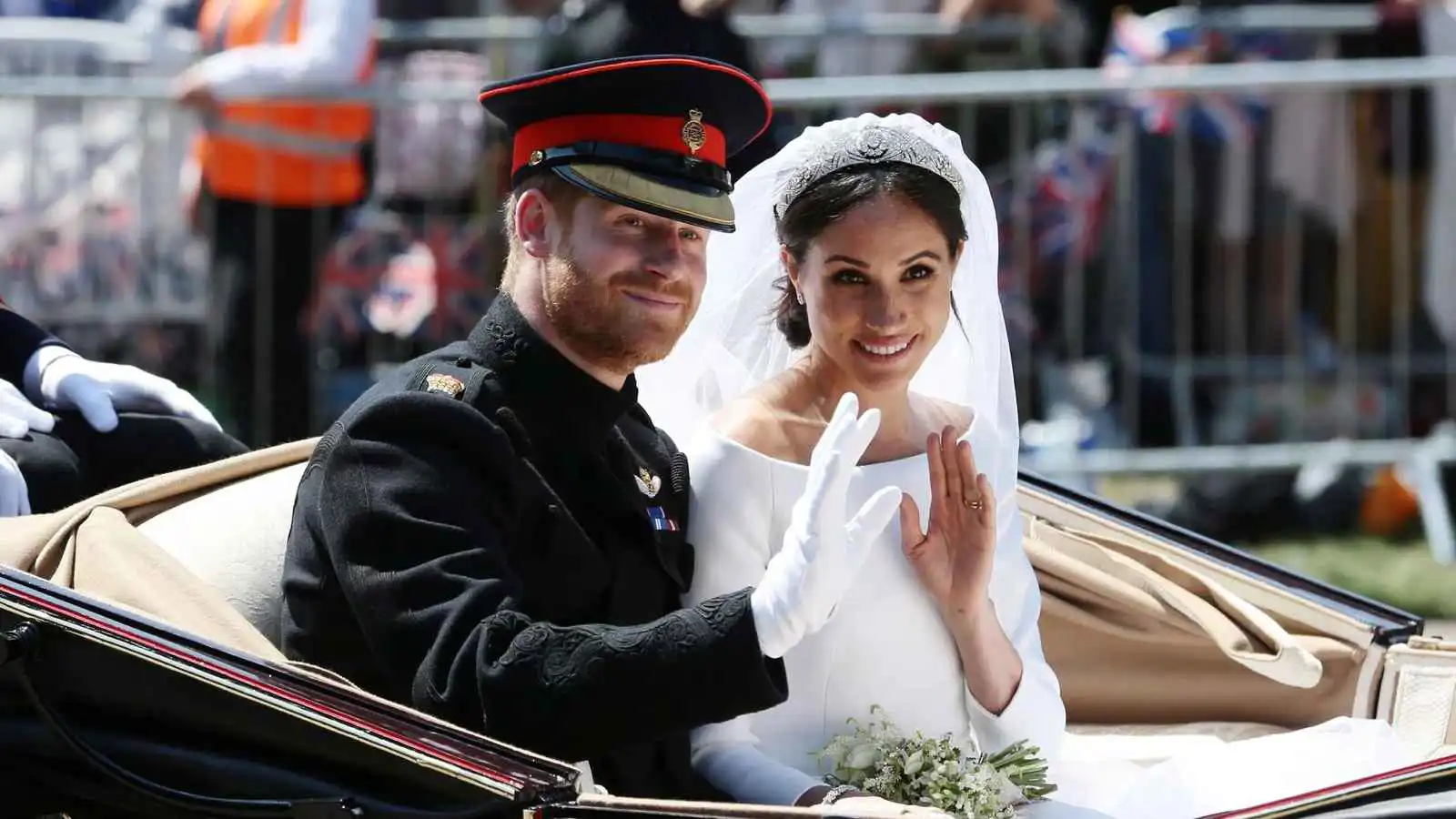 ما وضعته ميغان على رأسها يوم زفافها فجّر التوتر مع القصر