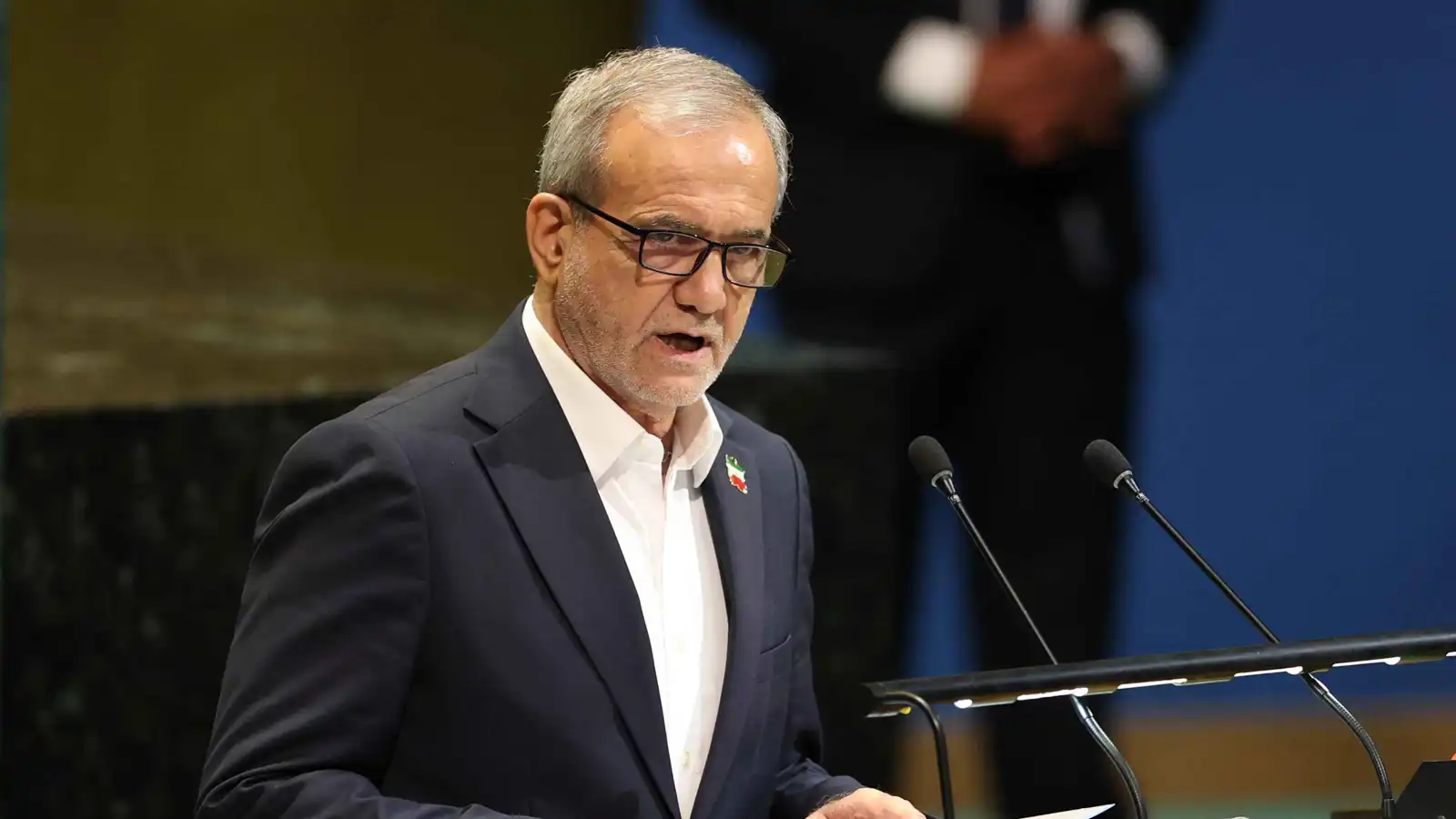 إيران تتوعد برد "قاس" على أي عدوان