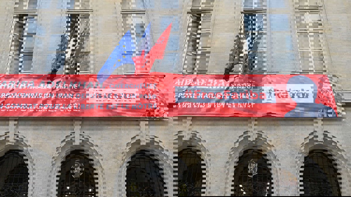 طهران تطلق سراح أكاديمية فرنسية من أصل إيراني لفترة محدودة