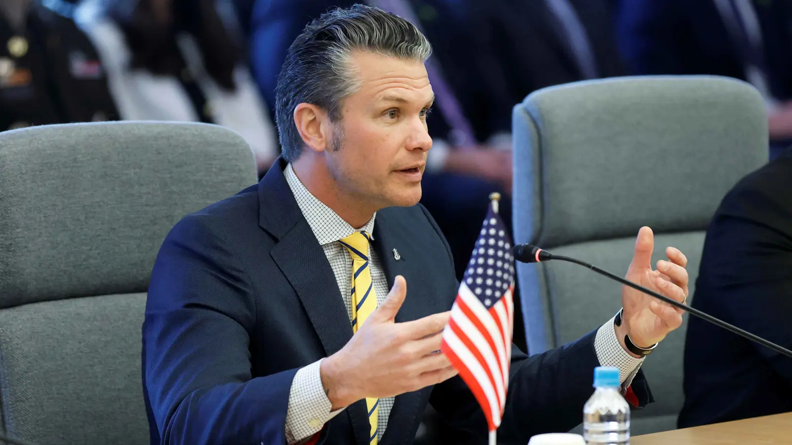 "رسالة القاذفات".. هيغسيث: إيران هي من تقرر ما إن كانت المقصودة