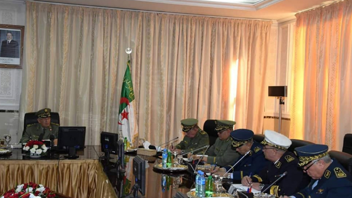 بعد تسريب فحوى اجتماع سري.. انتشار مكثف لوحدات عسكرية بالعاصمة الجزائرية