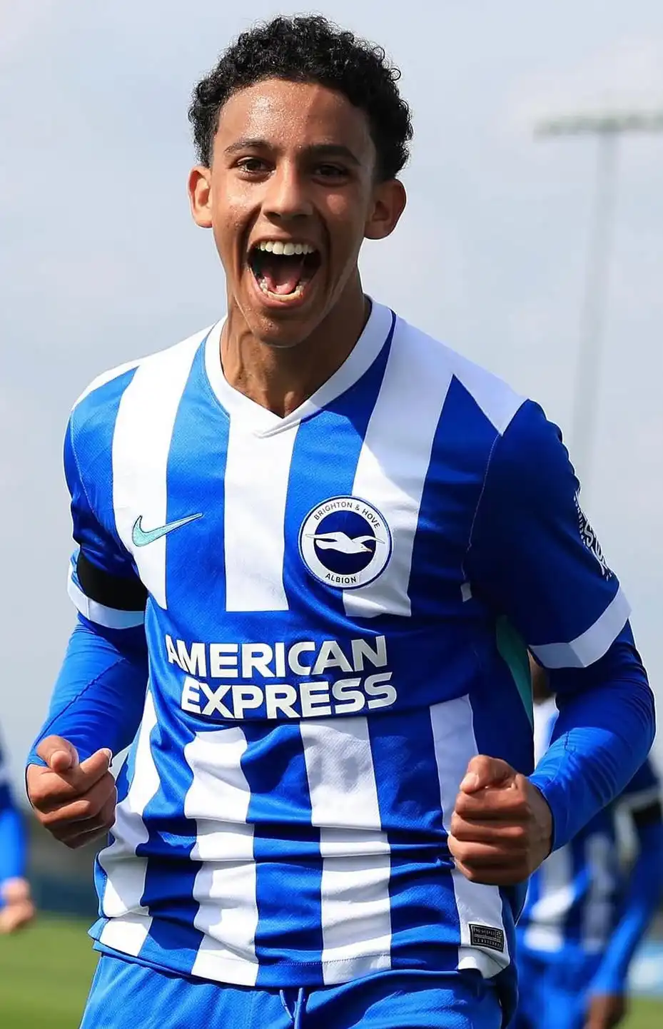 يونس إبراهيم مهاجم برايتون الإنجليزي