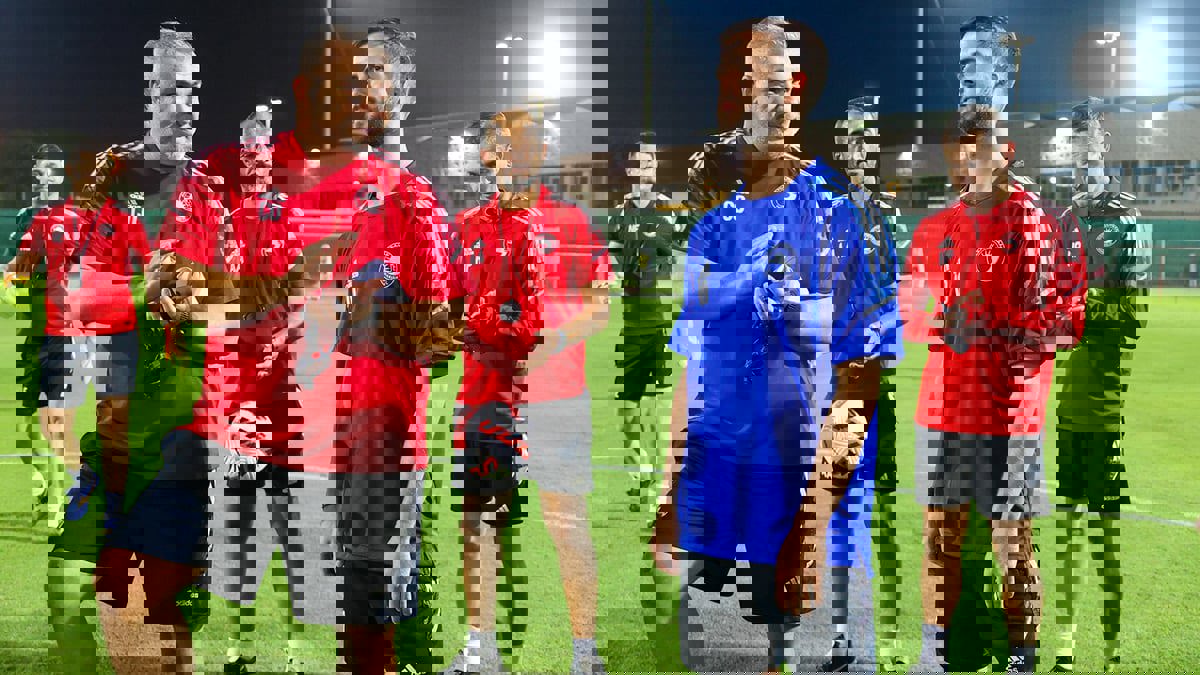 كوزمين أولاريو مدرب الشارقة يرفض تدريب منتخب الصين