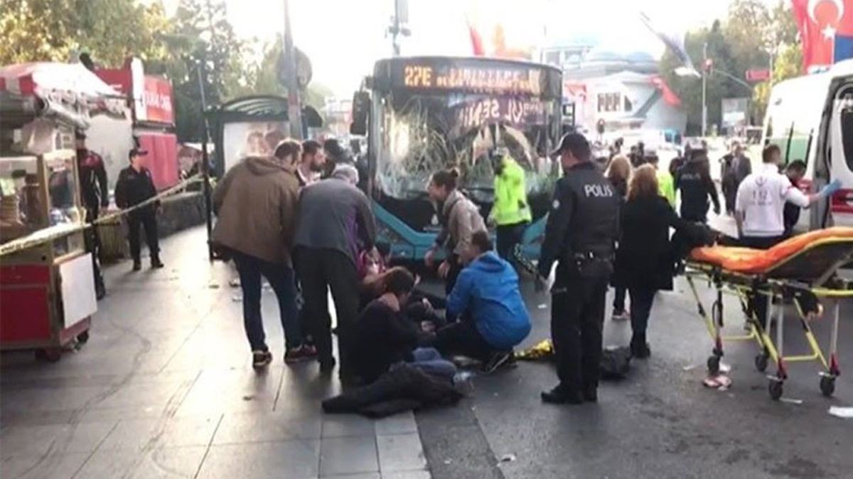 هجوم على موقف للحافلات في اسطنبول يخلف 13 جريحًا