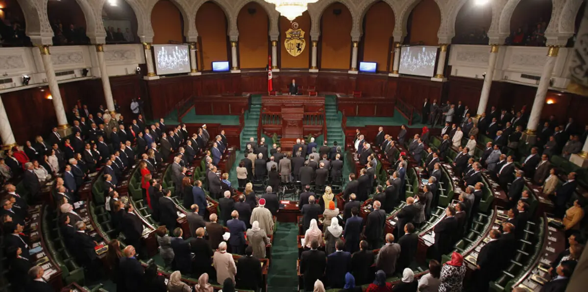 الحكومة التونسية تدعو البرلمان إلى الإسراع في سن قانون لحماية القوات المسلحة