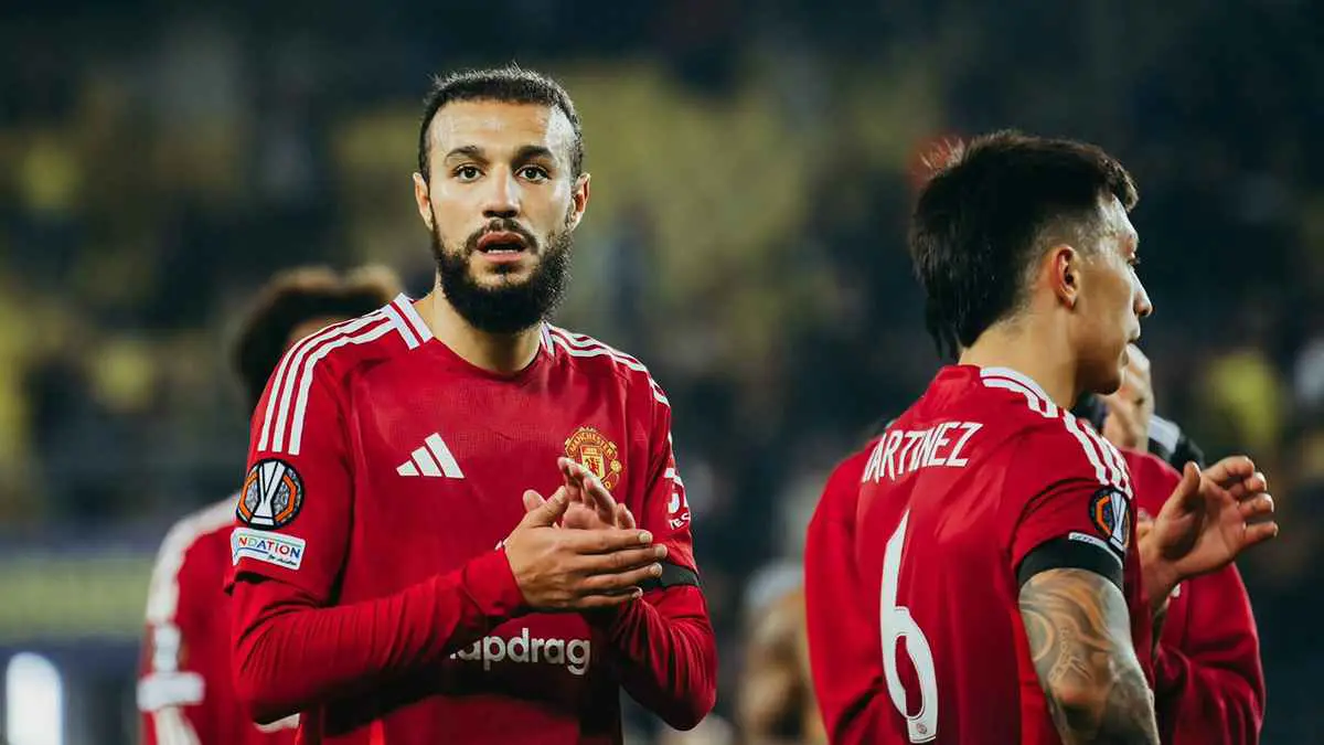 نجما مانشستر يونايتد يؤديان صلاة التراويح (صورة)